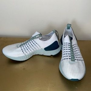 NIKE PHANTOM RUNNING SHOES/ Size 8.5